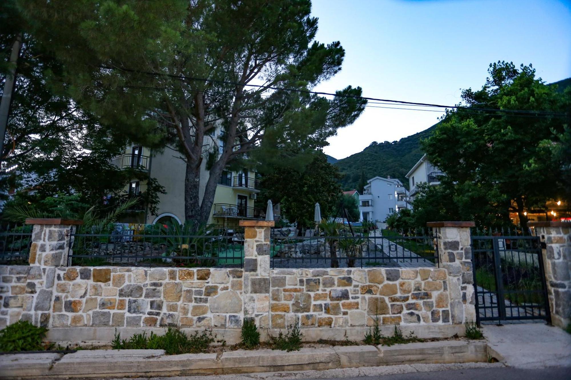 Apartments Cukovic 赫尔采格诺维 外观 照片